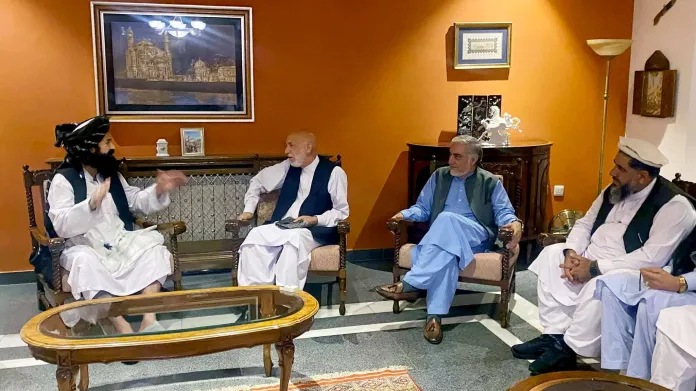 Jednání delegace Talibanu s exprezidentem Hámidem Karzajem a s mírovým vyjednávačem svržené vlády Abdulláhem Abdulláhem