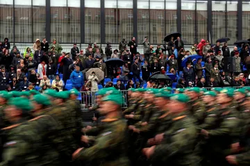 PODÍVEJTE SE: Přehlídka připomněla jubileum. Evropská patřila tankům, bévépéčkům, hasičům a sanitkám