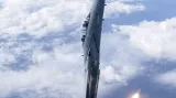 Díky výkonným motorům se F-15 Eagle stal prvním letadlem amerického letectva, kde poměr tahu k hmotnosti byl větší než 1. Ve svíčce dokáže zrychlovat až nad rychlost zvuku. Na snímku F-15D při vertikálním letu.