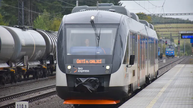 Leo Express posílal své motorové jednotky Lint i do Prahy. S novým jízdním řádem dojedou z Orlických hor nejdále do Pardubic