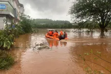 Západ Indie sužují monzuny, v záplavách zemřelo přes sto lidí