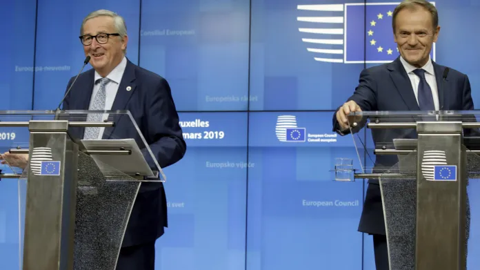 Předseda EK Jean-Claude Juncker s předsedou ER Donaldem Tuskem