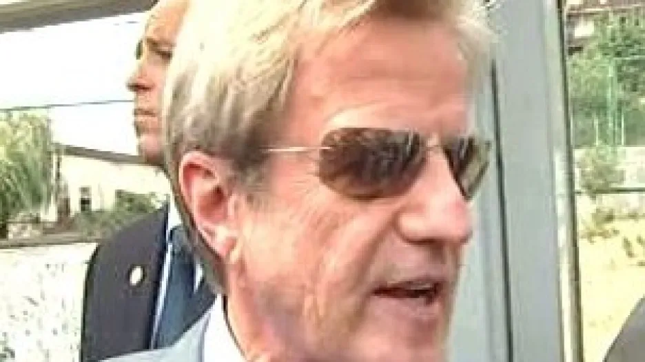 Bernard Kouchner: \"Musíme stejně jednat i s Moskvou.“