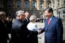 Maďarsko Číně výměnou za investice drží přivírající se dveře na evropský trh