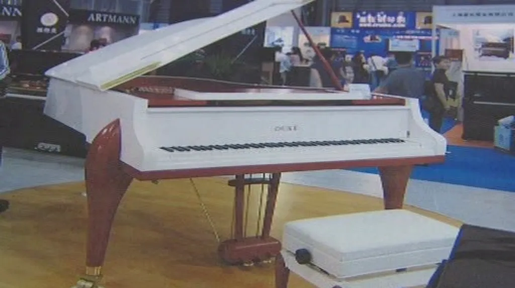 Padělek klavíru Petrof