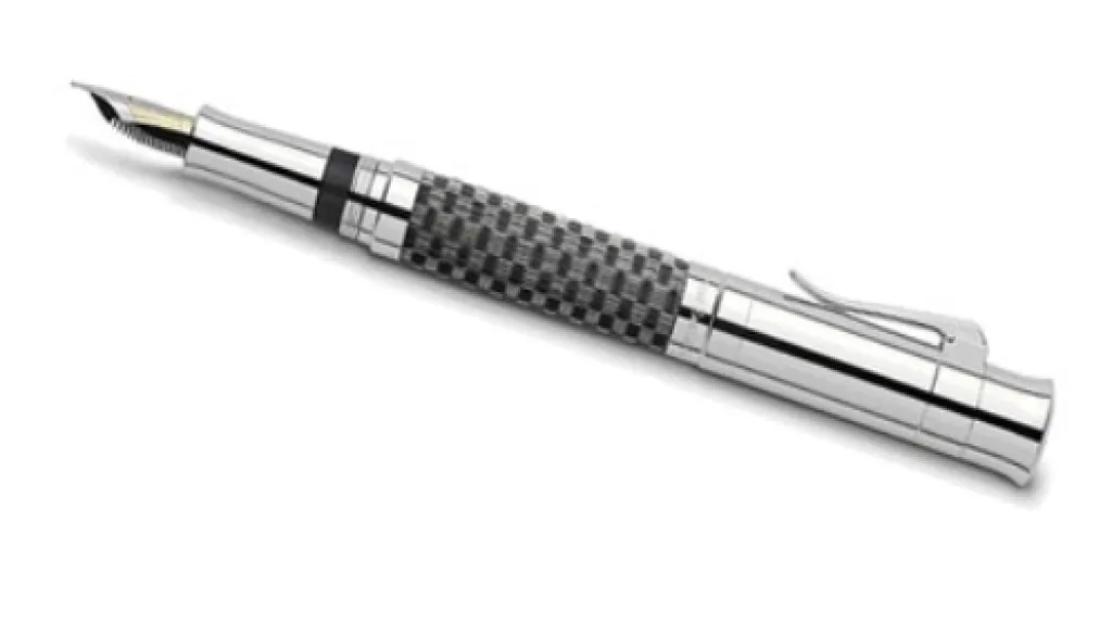 Luxusní pero ozdobené koňskými žíněmi