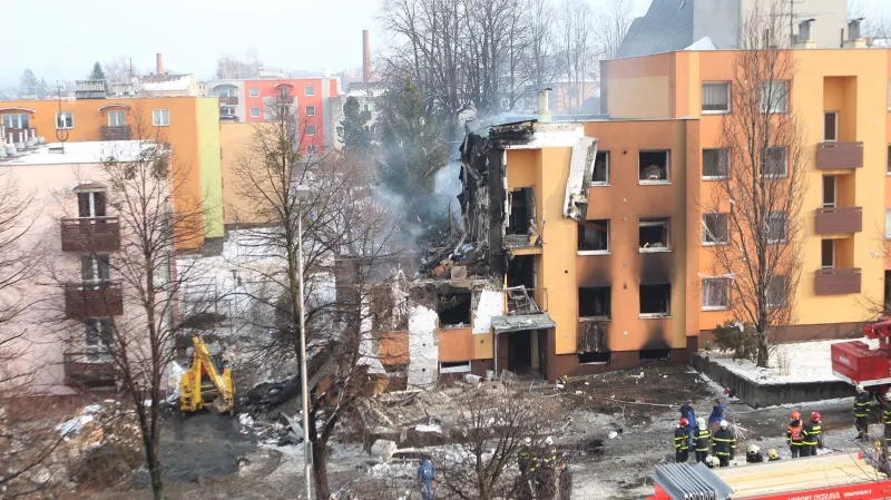 Požár paneláku ve Freštátě po výbuchu plynu