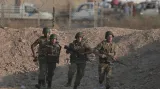 Turečtí vojáci u hranice se Sýrií
