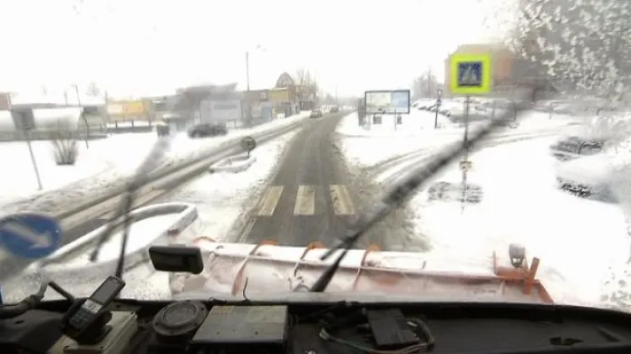 Sníh na Moravě komplikoval cestu řidičům