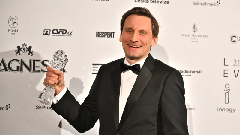 Cenu za nejlepší celovečerní hraný film získali tvůrci snímku Bratři, převzal ji producent Petr Bílek