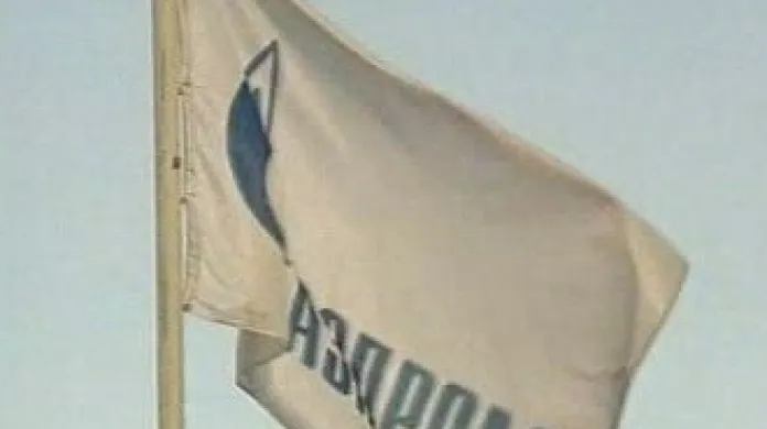 Vlajka plynárenské společnosti Gazprom.
