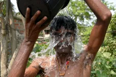 Indii zasáhlo silné horko. Narušuje chod společnosti a brání ve spánku