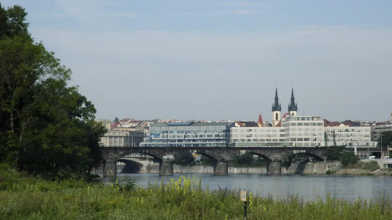 Negrelliho viadukt před rekonstrukcí – pohled ze Štvanice směrem do Holešovic