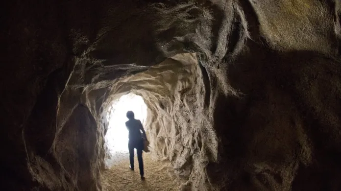"Artaudova jeskyně" od Javiera Telleze