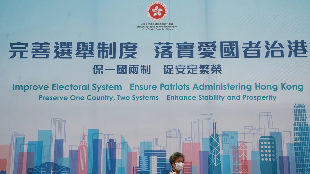Vládní plakát propagující volební reformu v Hongkongu