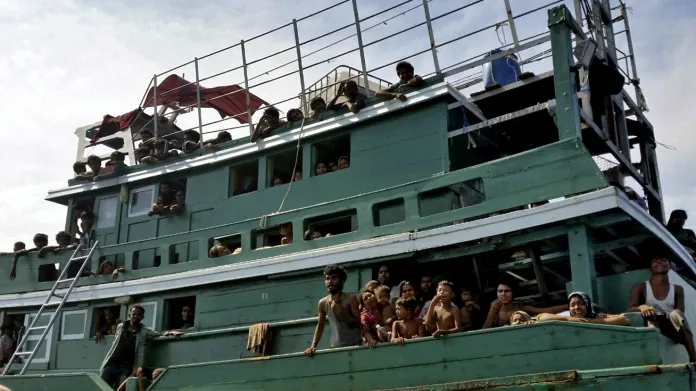 Loď s migranty u thajského ostrova Ko Li Pe