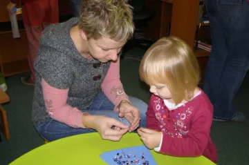 Ve Špindlerově Mlýně vyráběli šperky z korálků