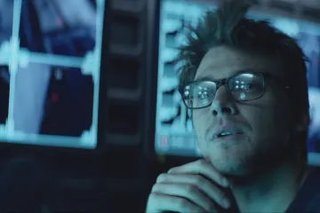 Nový trailer: Dům Vojtěcha Dyka je doom. Bydlí v něm s Důvěrným nepřítelem