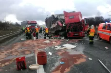 Dálnici D1 zablokovala nedaleko Prahy nehoda 