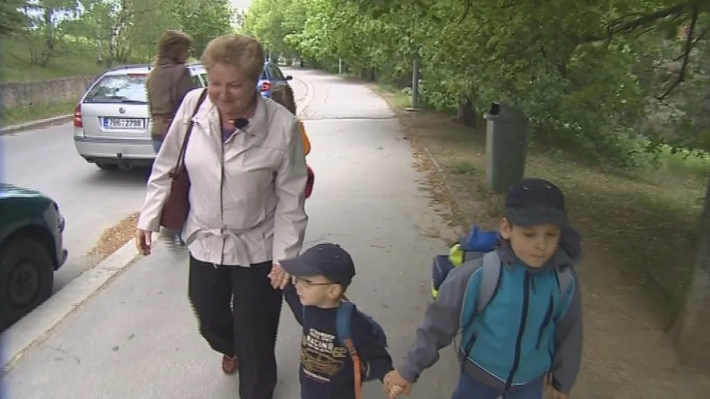 Náhradní babička pomáhá rodičům s dětmi