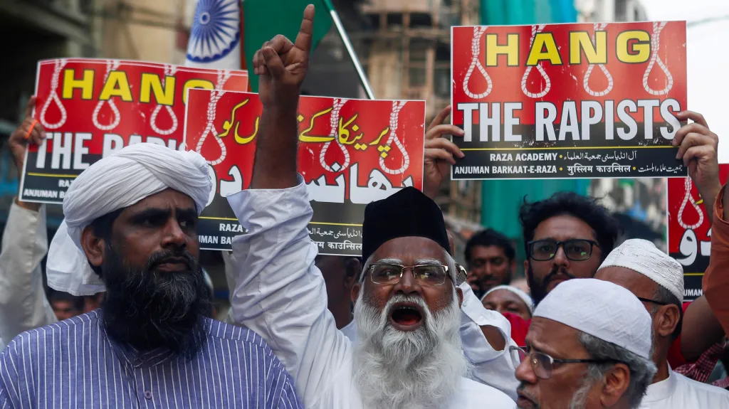 Protestující žádají tvrdé tresty pro násilníky v Indii