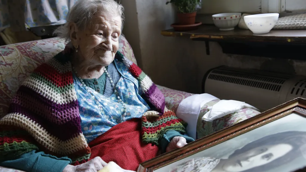 Emma Moranová se svojí fotkou z mládí