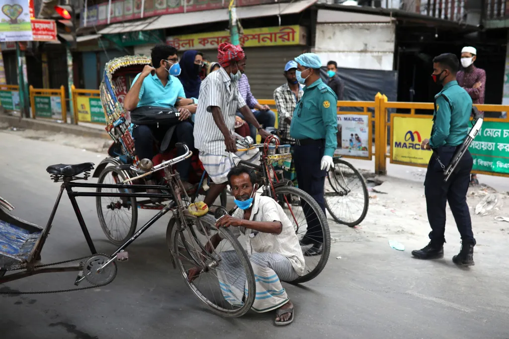 V zemi došlo rovněž k omezení dopravy. Vozítka rikša je v této chvíli zakázáno používat. Majitelé, kteří poruší nařízení, jsou donuceni vypustit z pneumatik vzduch
