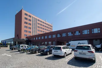 Funkcionalistický nádražní hotel v Pardubicích je po opravě. Je z něj vzdělávací centrum železničářů