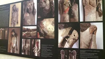 Expozice ke zrestaurované soše ukřižovaného Krista