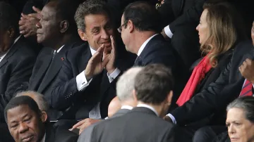 Sarkozy a Hollande na rozloučení s Mandelou