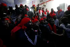 Desítky migrantů žalují Italy. Tvrdí, že je mučili, když odmítli dát otisky prstů