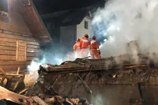 Výbuch plynu zničil třípatrový dům v Polsku nedaleko českých hranic. Osm mrtvých včetně dětí