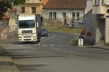 Obce u D2 usilují o zákaz kamionové dopravy. Zatím neúspěšně