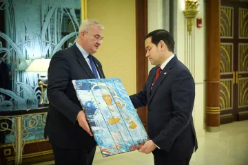 Ikony na bednách od munice státníkům připomínají rusko-ukrajinskou válku