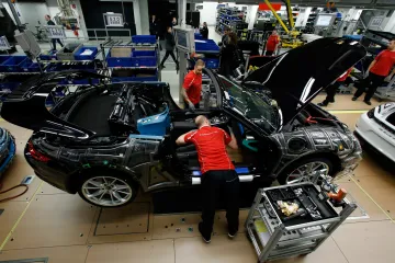 Hospodářství EU i eurozóny zpomalilo růst, Itálie spadla do recese