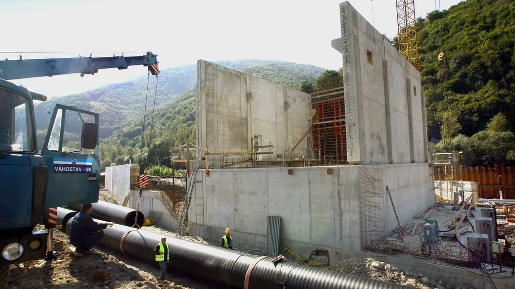 Stavba vodní elektrárny