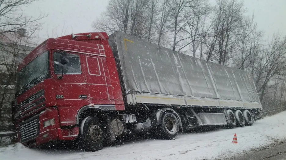 Sníh způsobil ve Zlínském kraji řadu nehod
