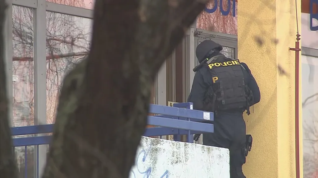 Policista u přepadené herny