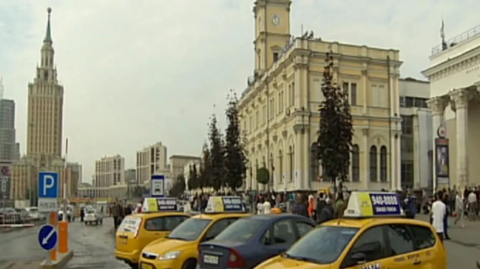 Taxíky v centru Moskvy