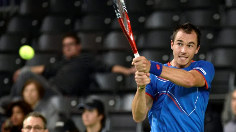 Lukáš Rosol v zápase proti Stanislasu Wawrinkovi