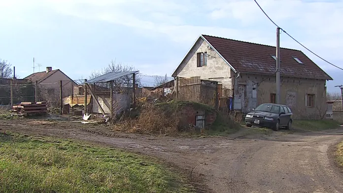 Dům ve Vlasaticích, kde policie našla ostatky novorozenců