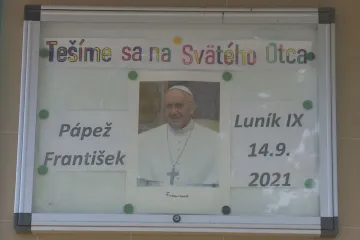 Košické sídliště Luník IX před příjezdem papeže opravuje cesty a chodníky