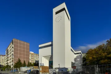 V Praze je zasvěcen nový kostel. Sakrální architektura ale vzniká hlavně na Moravě a ve Slezsku