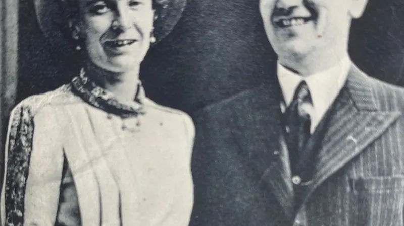 Šéf evropského vysílání BBC Noel Newsome byl po svatbě s Shielou Grant Duffovou pozvaný Churchillem do Downing Street 10. Přesvědčil politiky, že BBC je hlavicí psychologické války s nacistickou propagandou