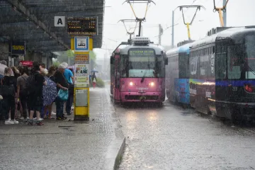 Modernizovali vozový park, teď neví, zda budou mít na provoz. Náklady městských dopravců stouply o 1,5 miliardy
