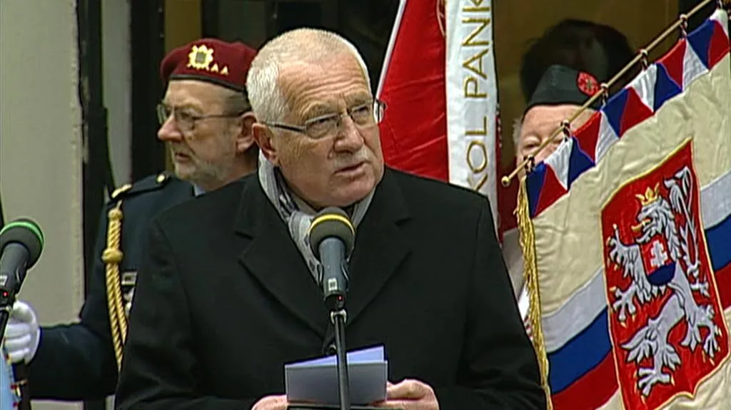 Václav Klaus při projevu u Hlávkových kolejí