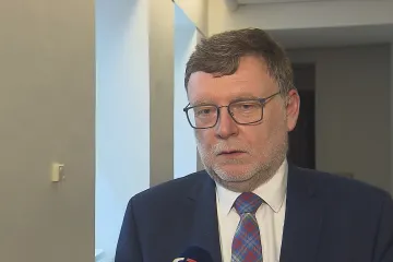 Schodek rozpočtu na konci července klesl na 214 miliard