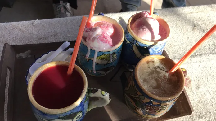 Vanilková zmrzlina s džusem z granátových jablek