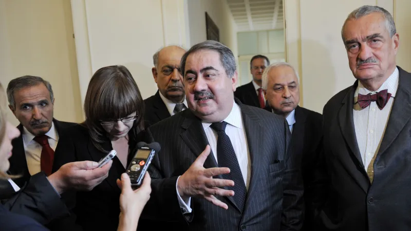 Miinistr zahraničí Karel Schwarzenberg a jeho irácký protějšek Hošjar Zibarí (uprostřed)
