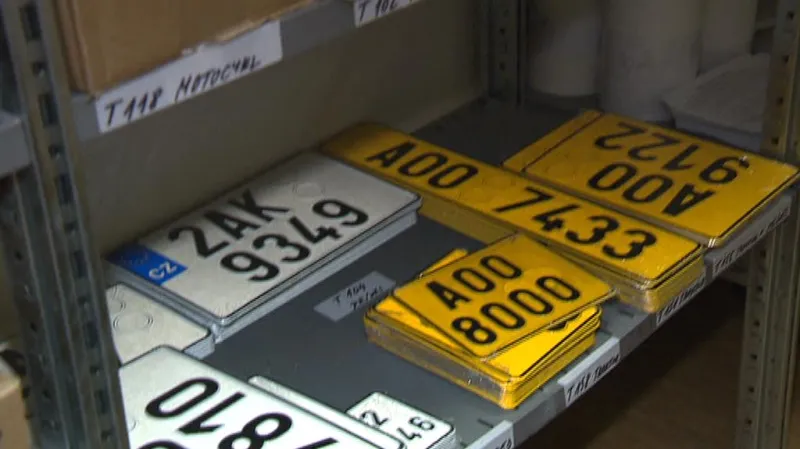 Zprávy v 16: V Praze žádají značku na přání stovky lidí